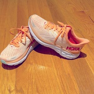 Hoka Clifton 8 Size 10 Peach
